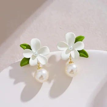 2023 Нови Нежни бели обеци-гардения за жени с френски бял цвете, светло-зелени Перлени обеци-карамфил премиум-клас, бижута, подаръци